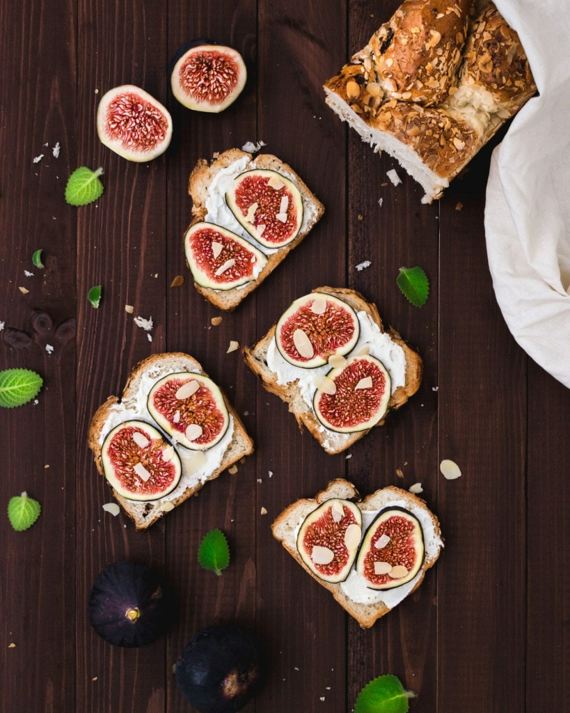 Przepis na tosty z ricottą i figami